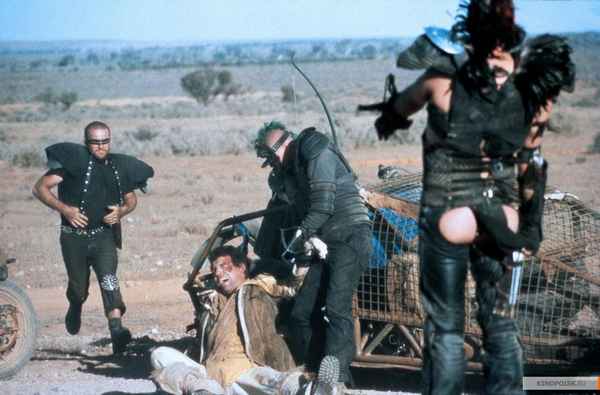 Рецензия к фильму "Безумный Макс 2: Воин дороги" (1981). Постапокалиптическое безумие