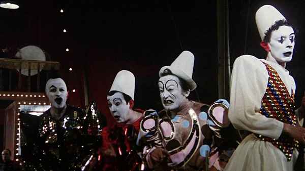 Рецензия к фильму "Клоуны" (1970). Только у нас! Клоуны! Самые чокнутые клоуны в мире!